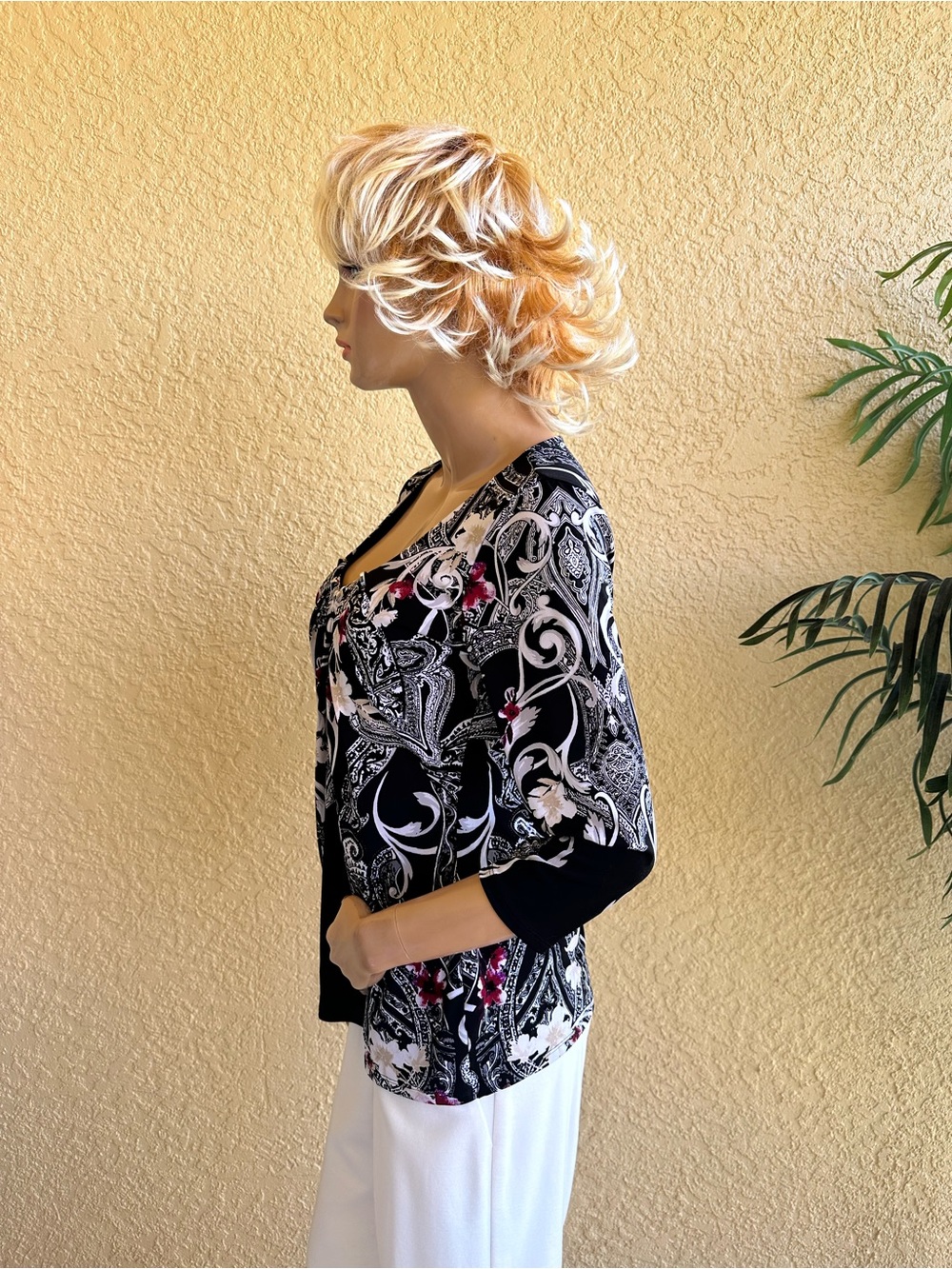 WH/BM floral top with silver metal accents - Picture 6 of 10